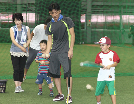 �J���C �e�q�ӂꂠ���y�V�C�[�O���X�싅����