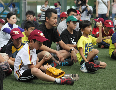 �J���C �e�q�ӂꂠ���y�V�C�[�O���X�싅����